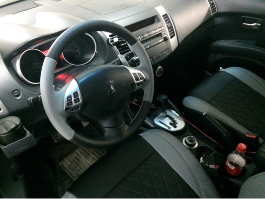 Авточехлы на Peugeot 4007 Авточехлы на Peugeot 4007